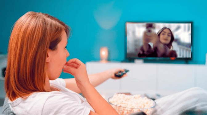 Защо обичаме да гледаме тъпи сериали?